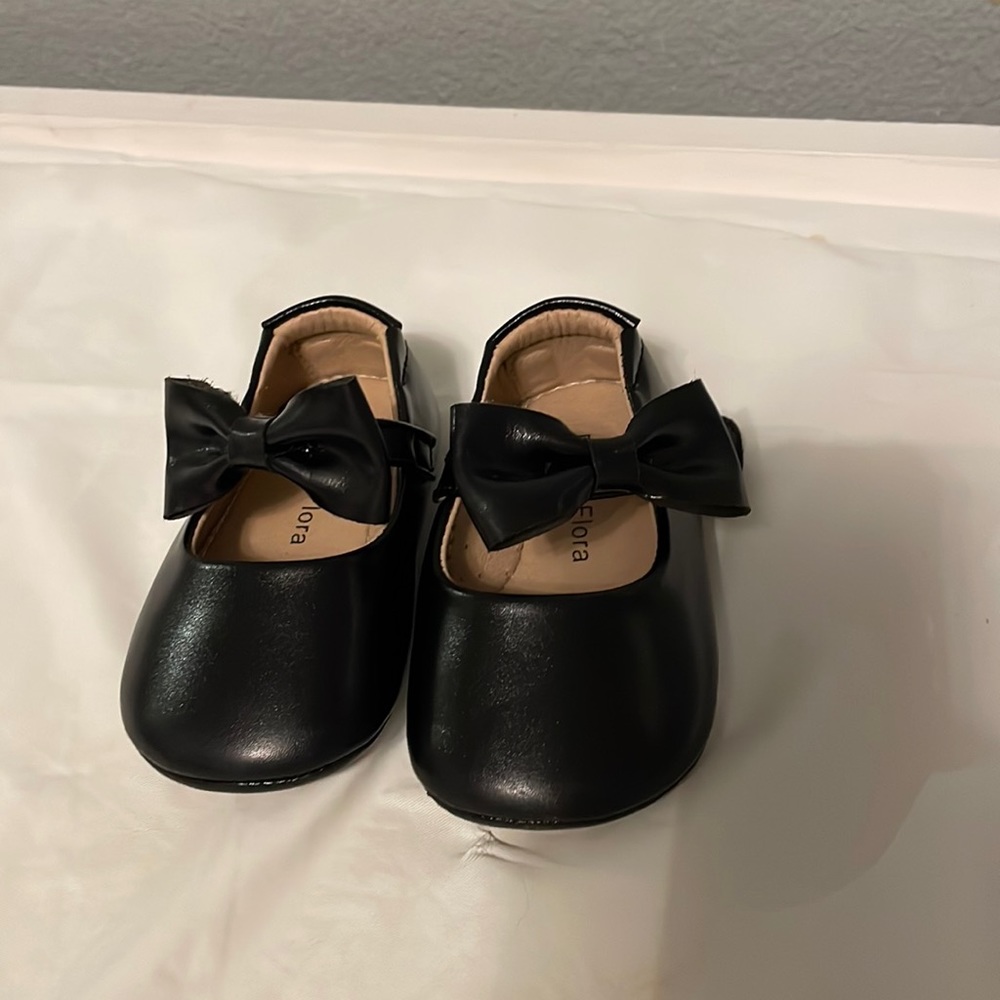Size 4 toddler Mary janes